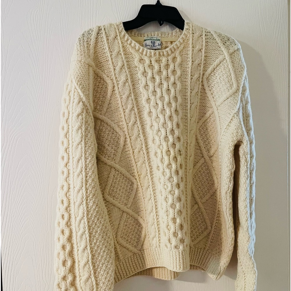 Elegant Cable Knit Sweater in Cream